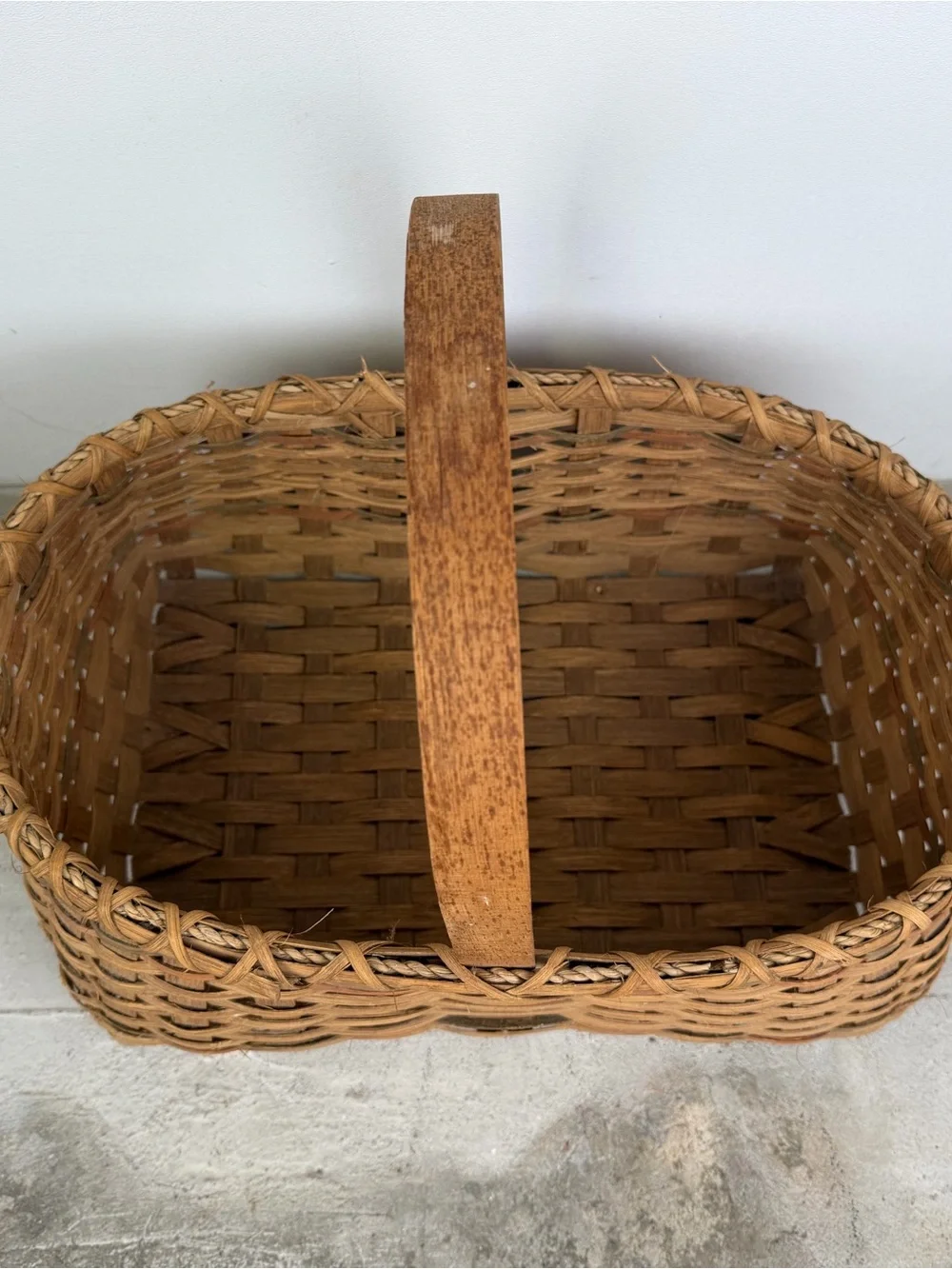 Vintage 1970-1980’s Woven Rustic Wicker Market Basket Large Oval Single Handle